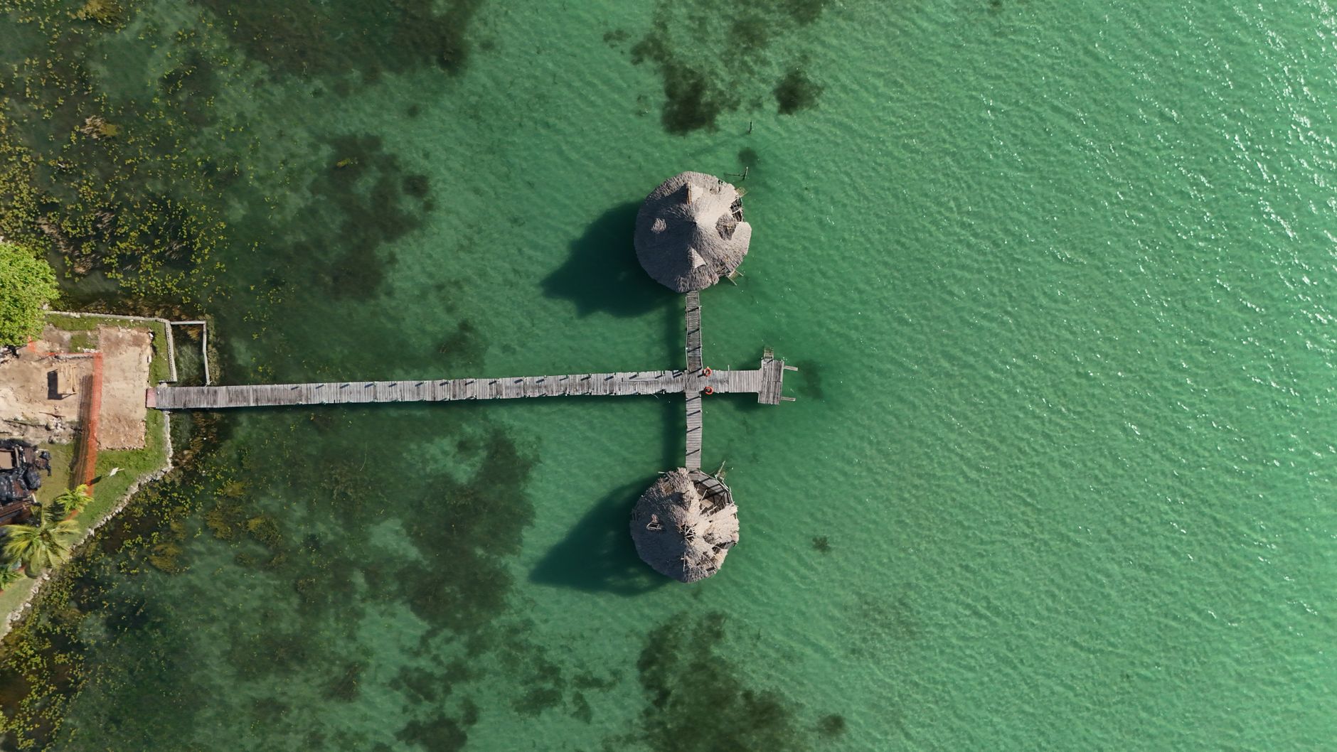 La laguna de Bacalar con sus famosos siete colores